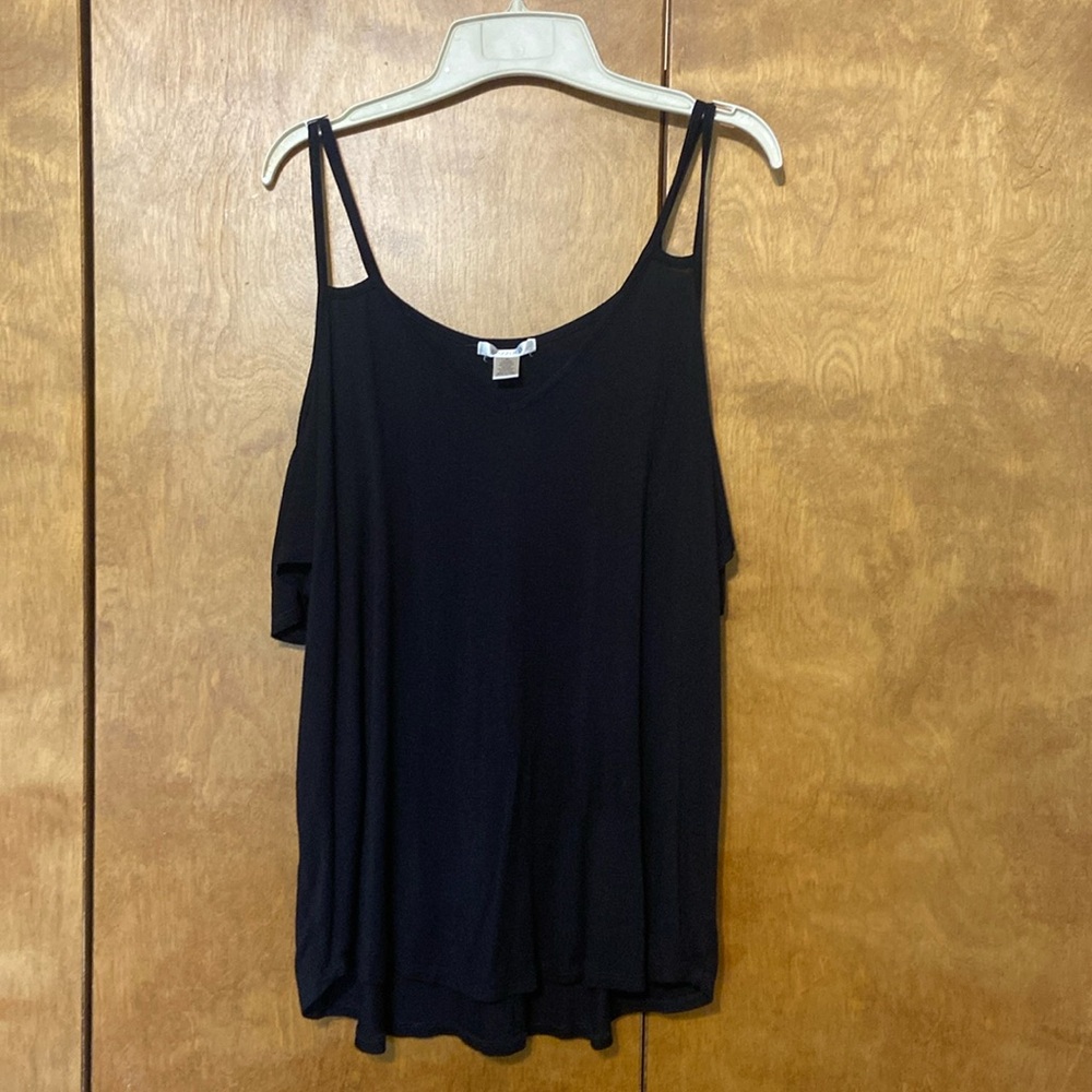 Bozzolo strapped cold shoulder top. 1X